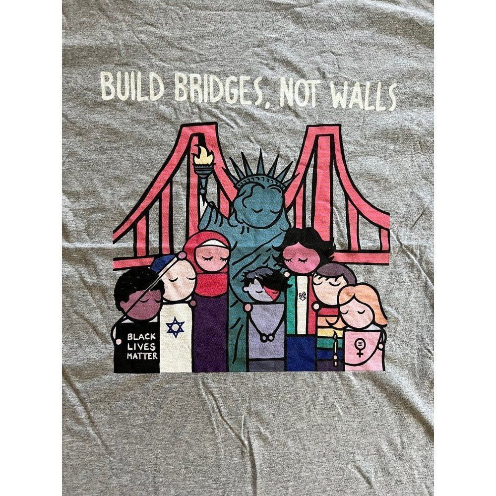 Brand New Build Bridges Not Walls Grey Short Sleeve Tshirt For Women Size XL‎